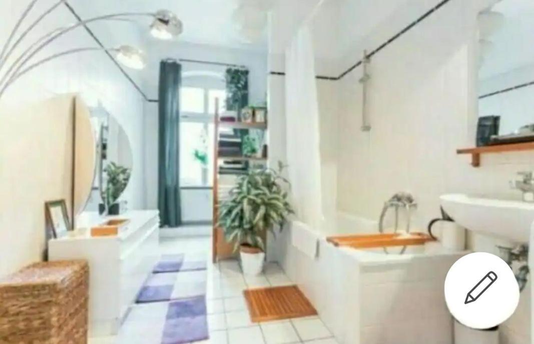Private Bedroom Near Alexanderplatz In Sharing Apartment Берлин Экстерьер фото